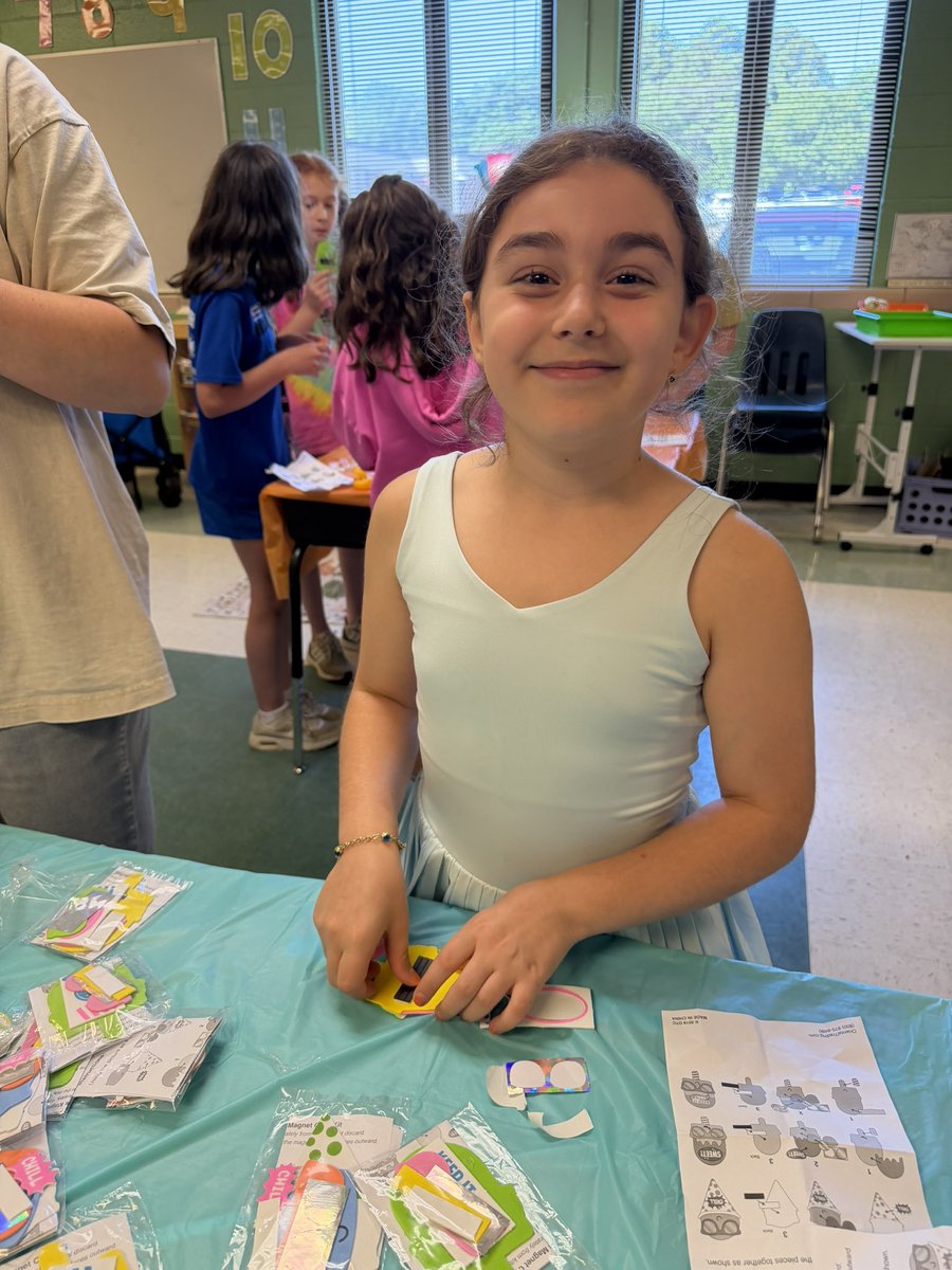 MrsBadali's tweet photo. Third Grade Party! Yay! 
#RNEgreatthings https://t.co/XjAFe6WoiP