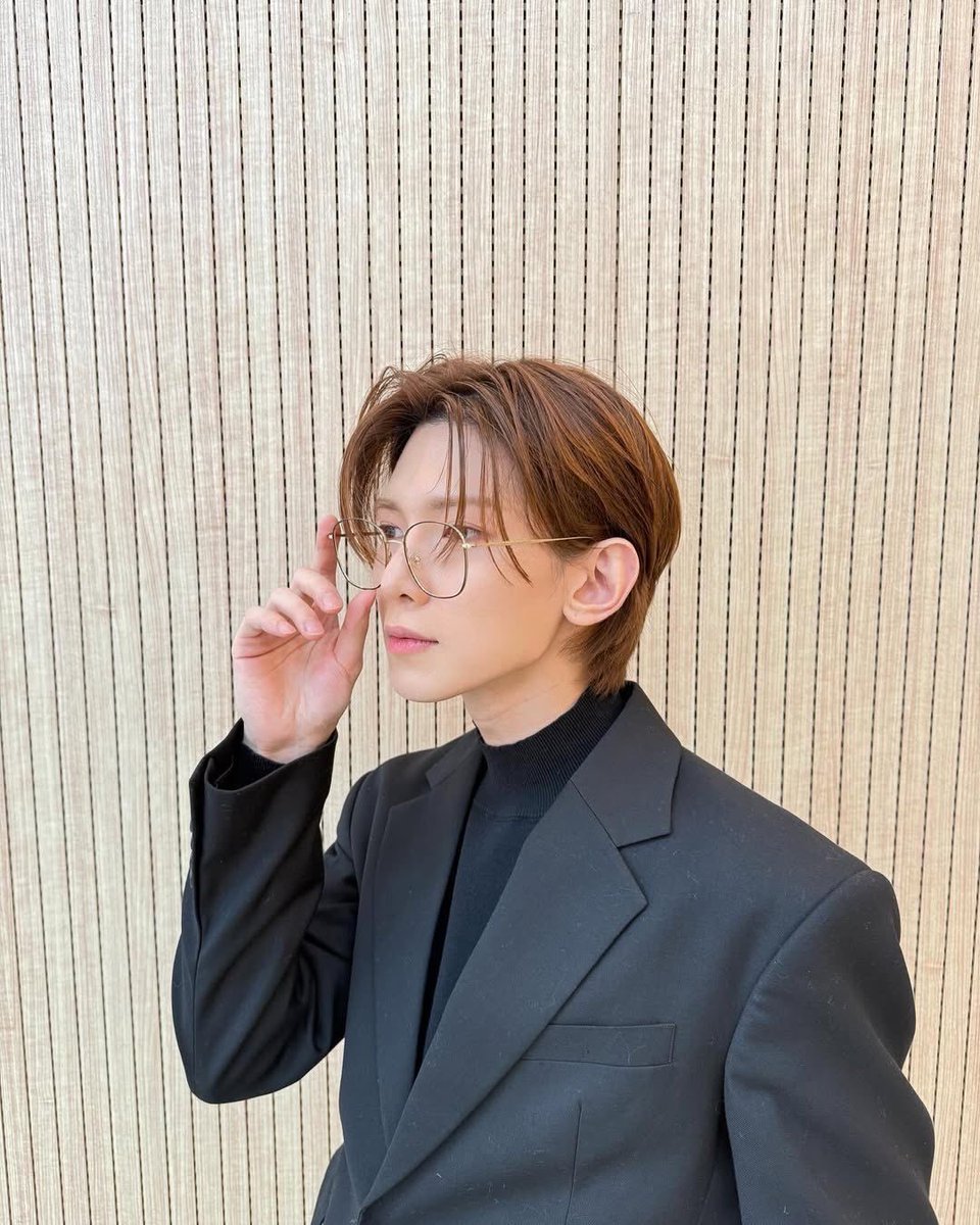 pj ฅ՞•ﻌ•՞ฅ questioning myself tweet media