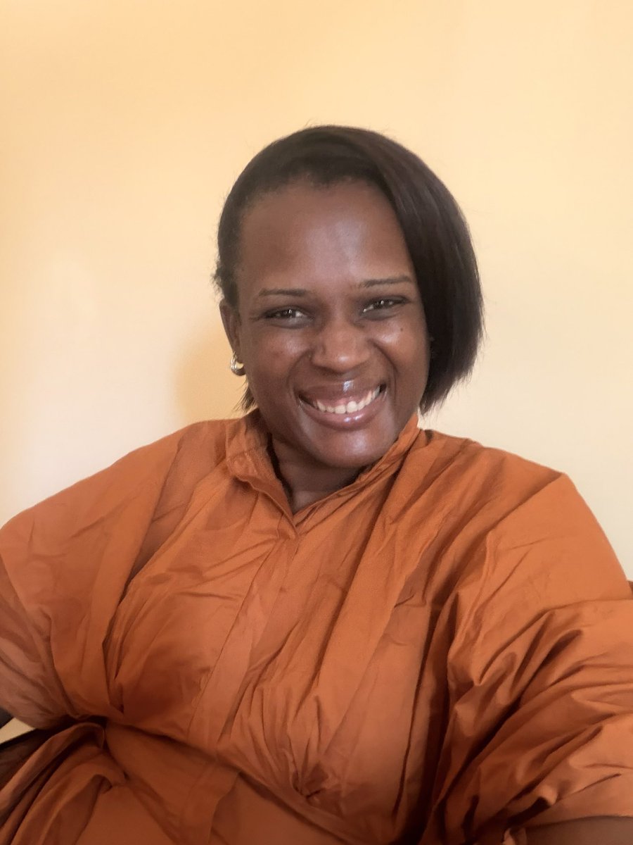 sally_dabo's tweet photo. Lundi C’est la reprise 🌺 Au bureau à Sédhiou 🌴 #notaire #senegal https://t.co/1WQSMk3vSp