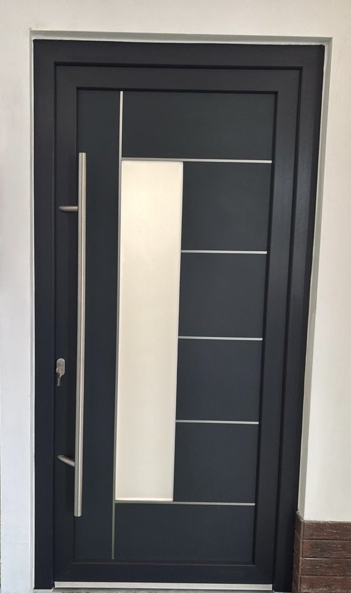 AloraWindows's tweet photo. Clean geometry, balanced contrasts, and a design built around simplicity.
The combination of dark finishes, slim details, and frosted glass creates a modern look that fits naturally into contemporary spaces.

#moderndesign #windowsanddoors #modernarchitecture #alora https://t.co/h4QoUVgt0H