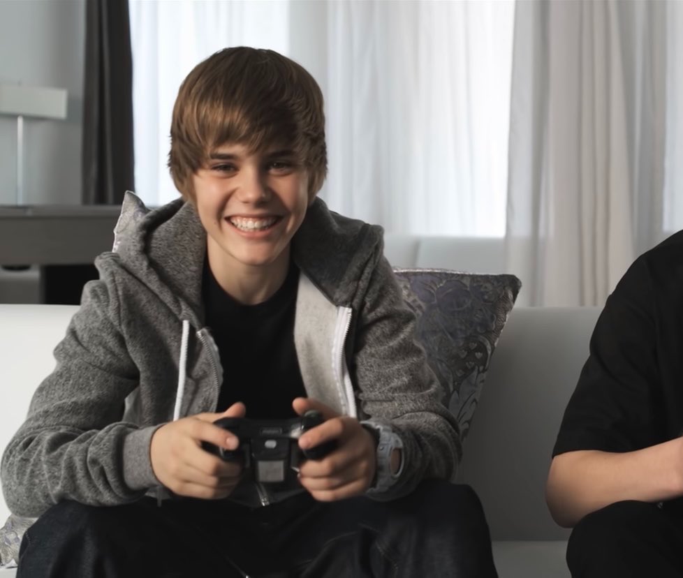 biebrrpurpose's tweet photo. cómo q one time salió hace 17 años!??? mestas diciendo q llevo 17 años cronicamente online siguiendole cada paso a este niño!!?? https://t.co/Fdj4lqzqAd
