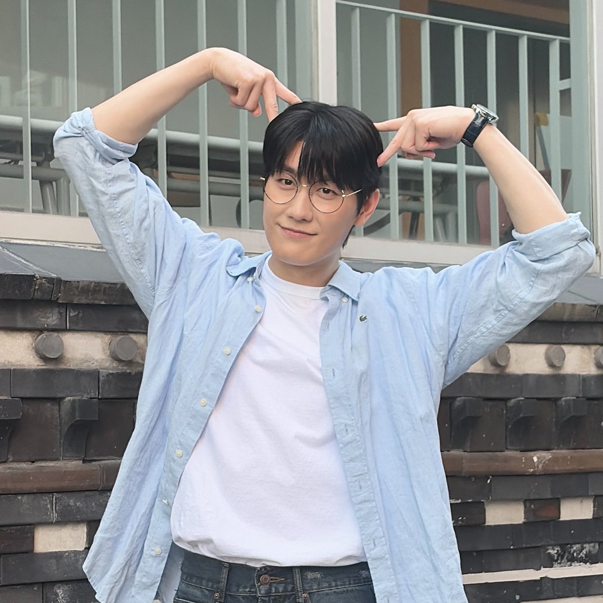 Mu_ikaara's tweet photo. 260517D 연극 헤르츠클란 퇴근길
데미안 役 #심수호 배우님

🐱🐾 https://t.co/WhCbCJvHhI