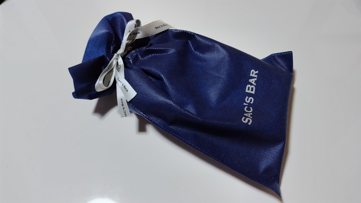 verossa43's tweet photo. 【今日のイッピン】
CASTELBAJACさんの「ラウンドファスナー長財布」です。お財布の買い替え時は3年(1,000日)って言われていますが、「コレだ!!」ってのがなくて…💦そんな時に出会ったのがコレなんです。6色のステッチが気に入ってます😋
#CASTELBAJAC
#カステルバジャック
#今日のイッピン https://t.co/gT8QJycTMN