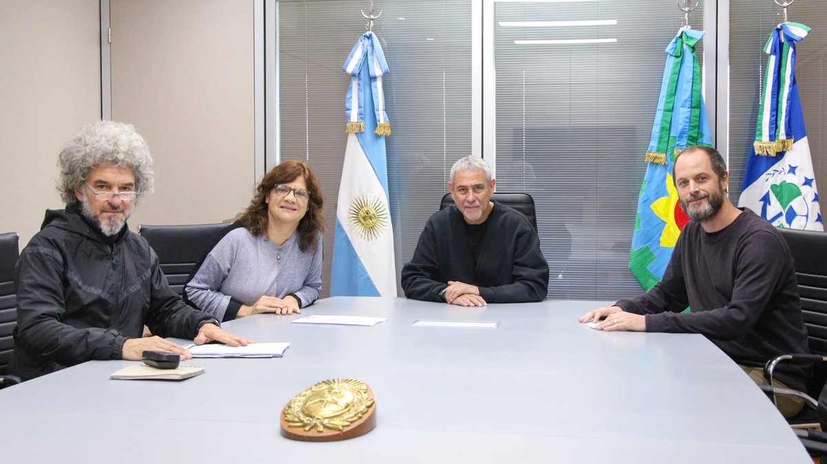 jorgeferraresi's tweet photo. Recibimos a Alejandra Portela, Decana de la Facultad de Artes de la Universidad del Museo Social Argentino y presidenta de la Fundación Cineteca Vida, la cual promueve iniciativas de guarda, preservación y difusión del cine. Nos acompañaron Iñaki Echeverría y Oscar Frenkel.

Nuestro Centro de Experimentación Audiovisual va a proteger el patrimonio de la fundación, salvaguardando sus materiales y archivos. Estamos orgullosos de comenzar este trabajo en equipo.