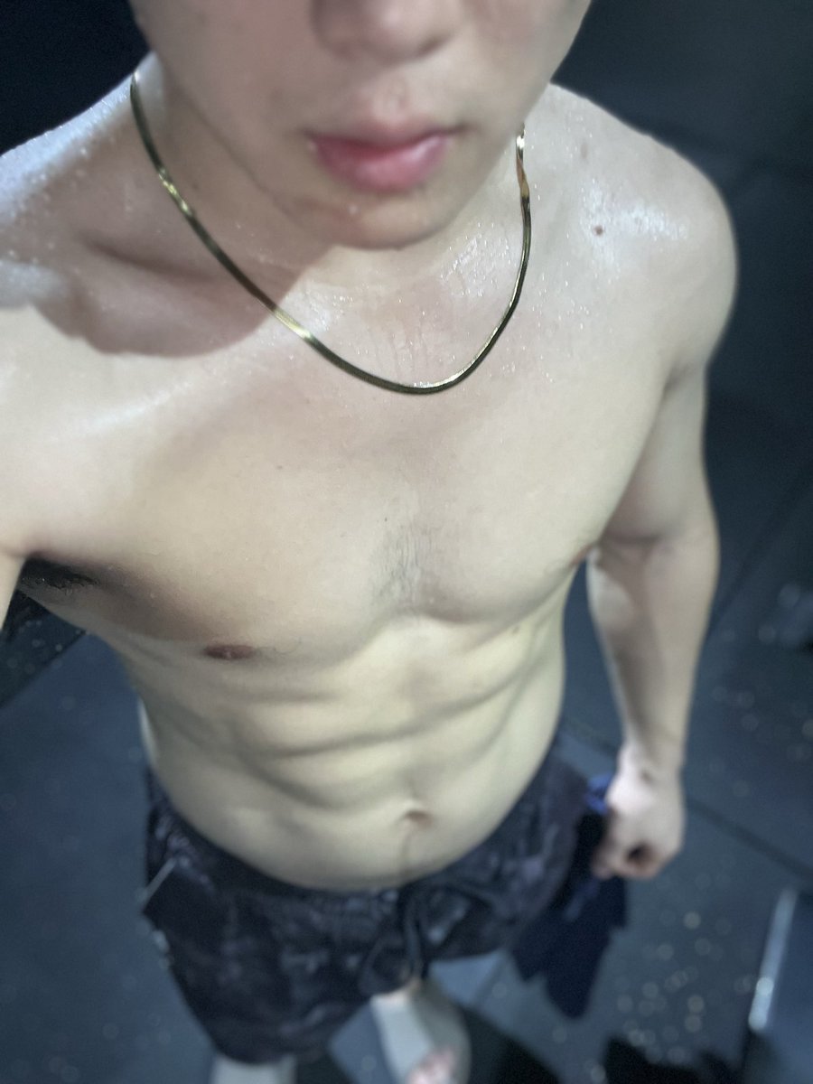 Rockc8sl's tweet photo. 羡慕未来女朋友 有个哪都大的男朋友 #三亚 https://t.co/IUlQmJAX6j