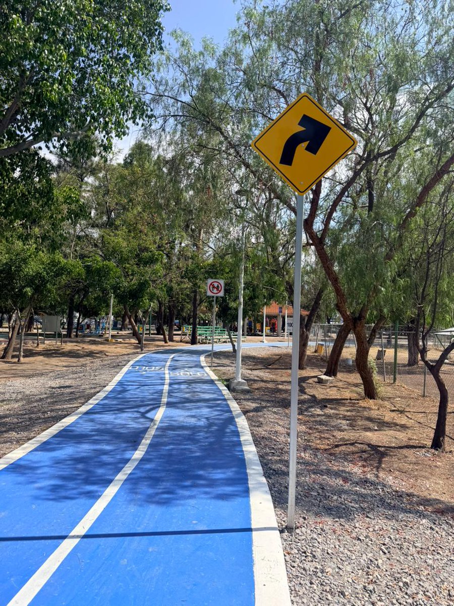 DGOP_Leon's tweet photo. #Entérate La nueva ciclovía de la Unidad Deportiva Parque del Árbol ya se encuentra lista para su uso.

Además, se sumaron nuevas palapas para que las familias👩‍👦 puedan disfrutar de su visita al espacio. https://t.co/8pk0pUZlh6