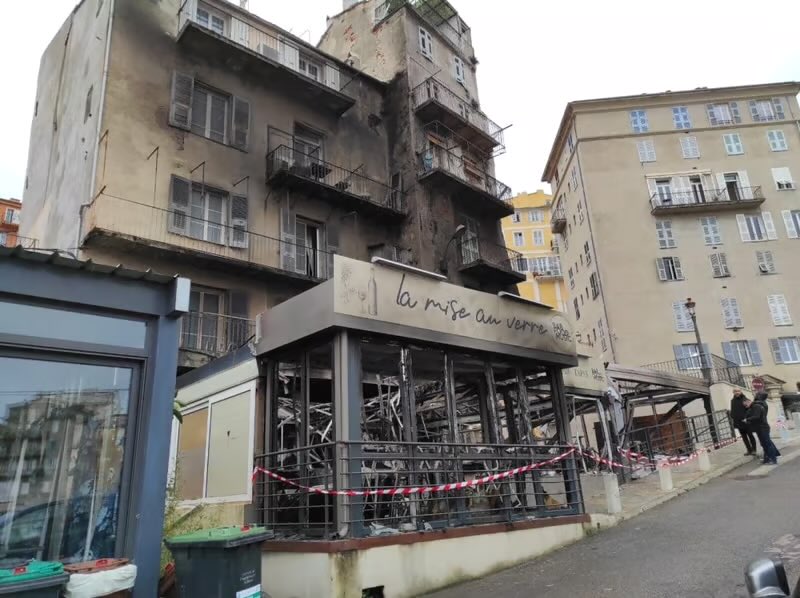 corsetourisme's tweet photo. ☀️Bientôt à Bastia : une visite guidée des meilleurs établissements incendiés par la mafia #visitCorsica #Amaffiafora https://t.co/44u5c0hjHJ
