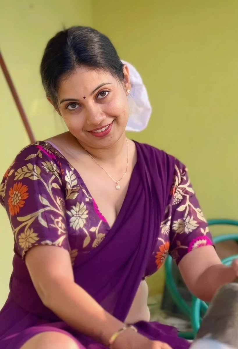 EAGLEVaasu's tweet photo. 32 Years Old Mallu aunty Purple Halcyon 🌝💜 https://t.co/Df1HZup4KD