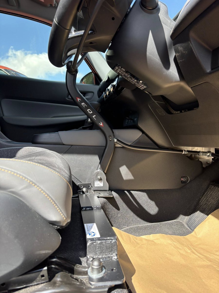 BASNWLtd's tweet photo. 🚗✨ Honda Jazz adapted with EQL Push Brake (mechanical) &amp; Under‑Ring Accelerator (electronic) for smooth, safe hand‑control driving 💙

EQL: https://t.co/x8xBCaSAlG  Under‑Ring: https://t.co/mBihzMbI6x

#BASNW #VehicleAdaptations #HandControls #HondaJazz @Handytech_ https://t.co/D5HfWBwxWQ