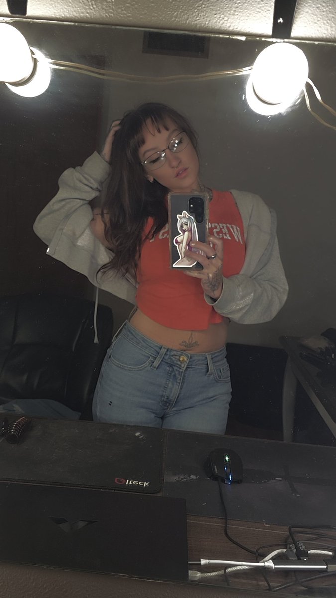 MrsMiler2316's tweet photo. 10 days till new titties 😛 https://t.co/CHmnos1rhW