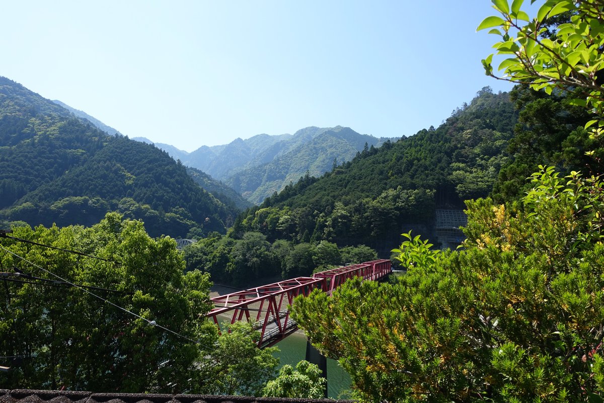 栃（とち）のベンチ80　ローテーブルにも❕栃の杢目が綺麗ですよ❕脚は桜の硬い枝 marche_kamikita 日曜に見てきましたー 4度目ですが何度見ても凄い
