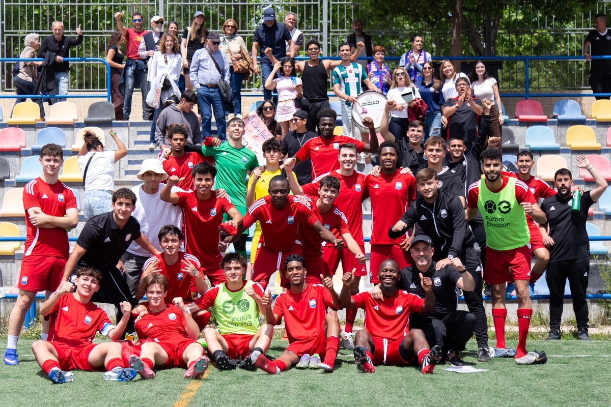 VallecasCF's tweet photo. 𝐂𝐀𝐌𝐏𝐄𝐎𝐍𝐄𝐒 🏆👏

El 𝐒𝐄𝐍𝐈𝐎𝐑 pone fin a una temporada en la que se han logrado todos los objetivos establecidos: ascenso y campeonato.

Muchas gracias a la familia del Vallecas C.F. que ha animado al equipo durante toda la temporada

#VamosVallecas #VallecasUnido 🔵⚪️ https://t.co/QvBj8Lnoro