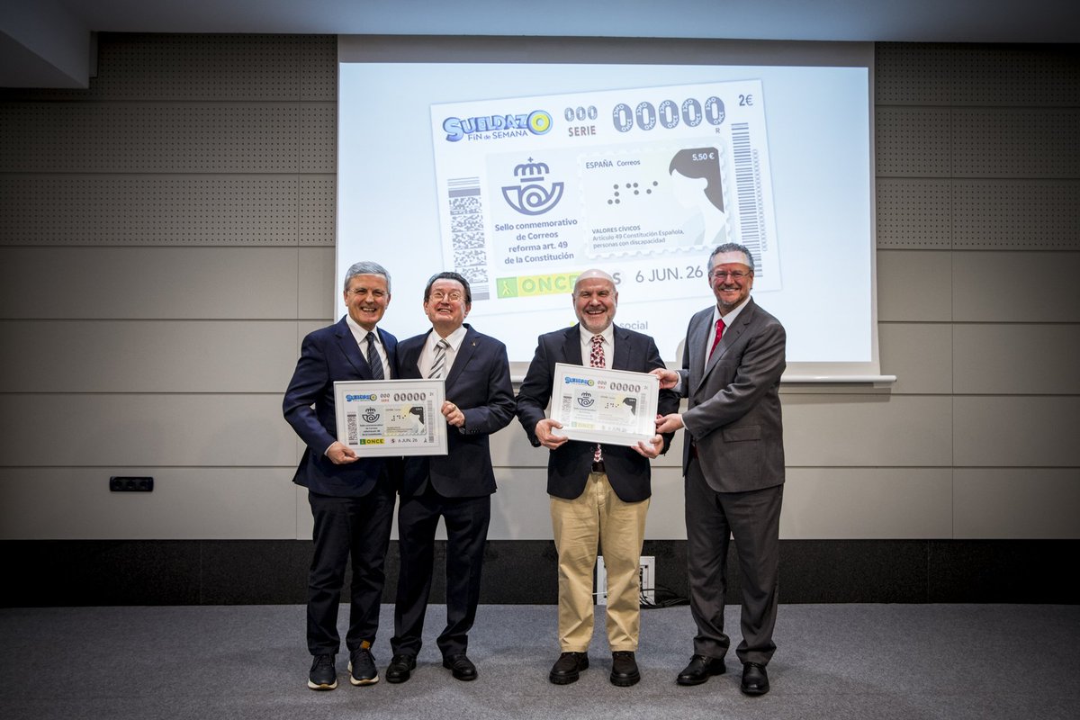 Correos's tweet photo. Hoy se ha presentado el cupón de la @once_oficial dedicado al sello conmemorativo de la reforma del art. 49 de la Constitución Española, que eliminó el término ‘disminuidos’ sustituyéndolo por el de ‘personas con discapacidad’.
En el acto participaron el director de la ONCE, Ángel Sánchez, el director general adjunto de Juego de la Organización, Patricio Cárceles, el presidente del Comité Español de Representantes de las Personas con Discapacidad (CERMI), Luis Cayo Pérez y nuestro presidente @pedrosaurag.