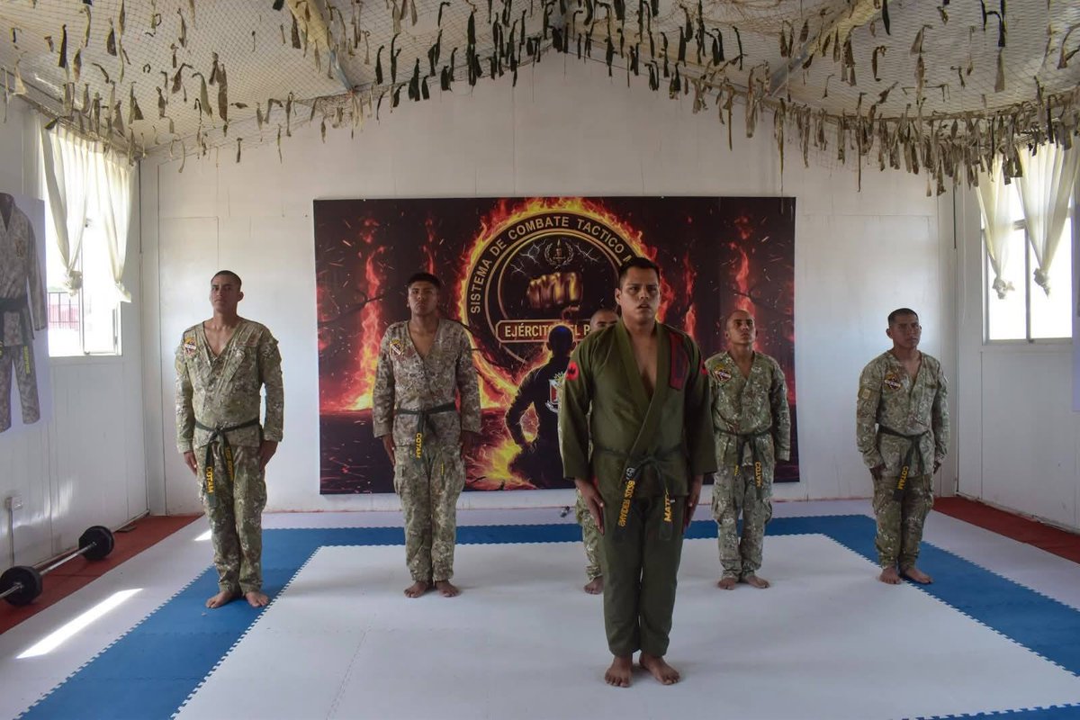 EjercitoPeru's tweet photo. El Ejército del Perú inauguró en el Fuerte Arica de #Locumba una moderna Sala de Combate Táctico Marcial (COTAM), con el objetivo de fortalecer la preparación, el bienestar y el desarrollo integral del personal de tropa. https://t.co/tgFS5Wz4bE