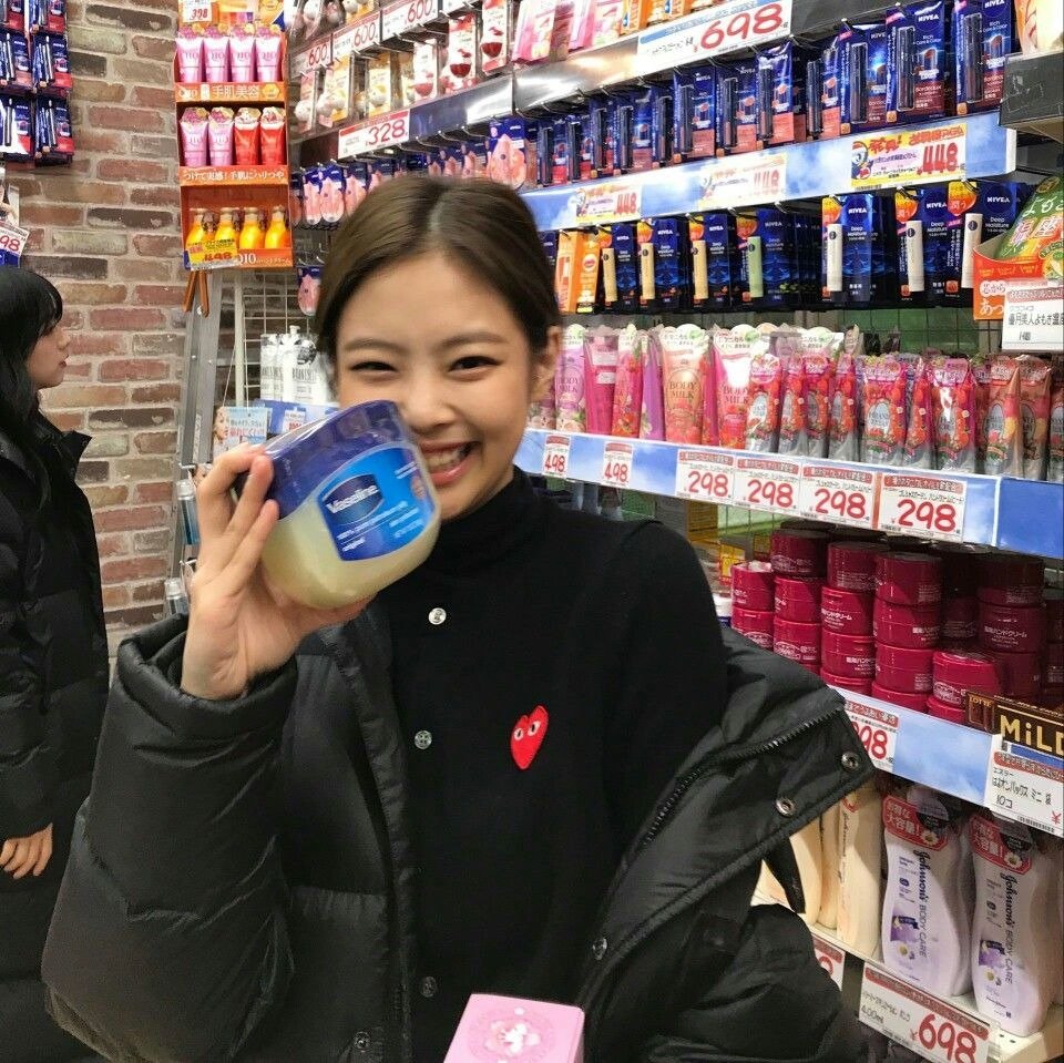 JENNIE NEWS tweet media