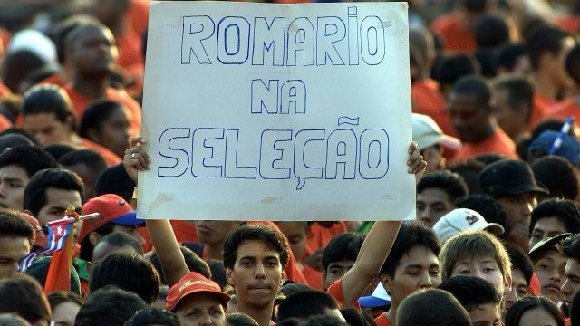 Desportesfc's tweet photo. ❌ DE ROMÁRIO A NEYMAR: INJUSTIÇADOS?

Hoje, Carlo Ancelotti irá anunciar os seus 26 convocados para disputar a Copa do Mundo de 2026.

Para esquentar o clima, trouxemos nomes que ficaram de fora da lista final e geraram debates e revolta entre a torcida. SEGUE O FIO🧵 https://t.co/Mu1lGtP1vB