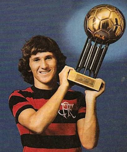 Desportesfc's tweet photo. Em 1974,  Zico era um dos grandes destaques do futebol brasileiro. Aos 21 anos, assumiu a 10 do Flamengo, foi campeão Carioca pela 1ª vez e foi eleito o Bola de Ouro do Brasileirão pela Revista Placar.

Seu nome foi incluído na pré-convocação e muitos cravavam sua vaga. https://t.co/NNvtmYimon