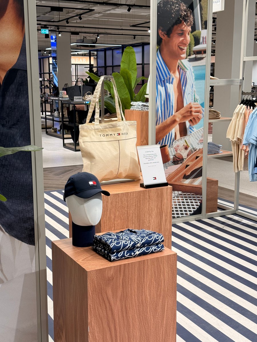 houseoffraser's tweet photo. The Tommy Hilfiger summer takeover continues in FRASERS Meadowhall 🙌 

Shop Tommy Hilfiger online at FRASERS 🛒 https://t.co/pavdGG9a2J 

#LifeStyledByFRASERS https://t.co/wuJb5LTY0a