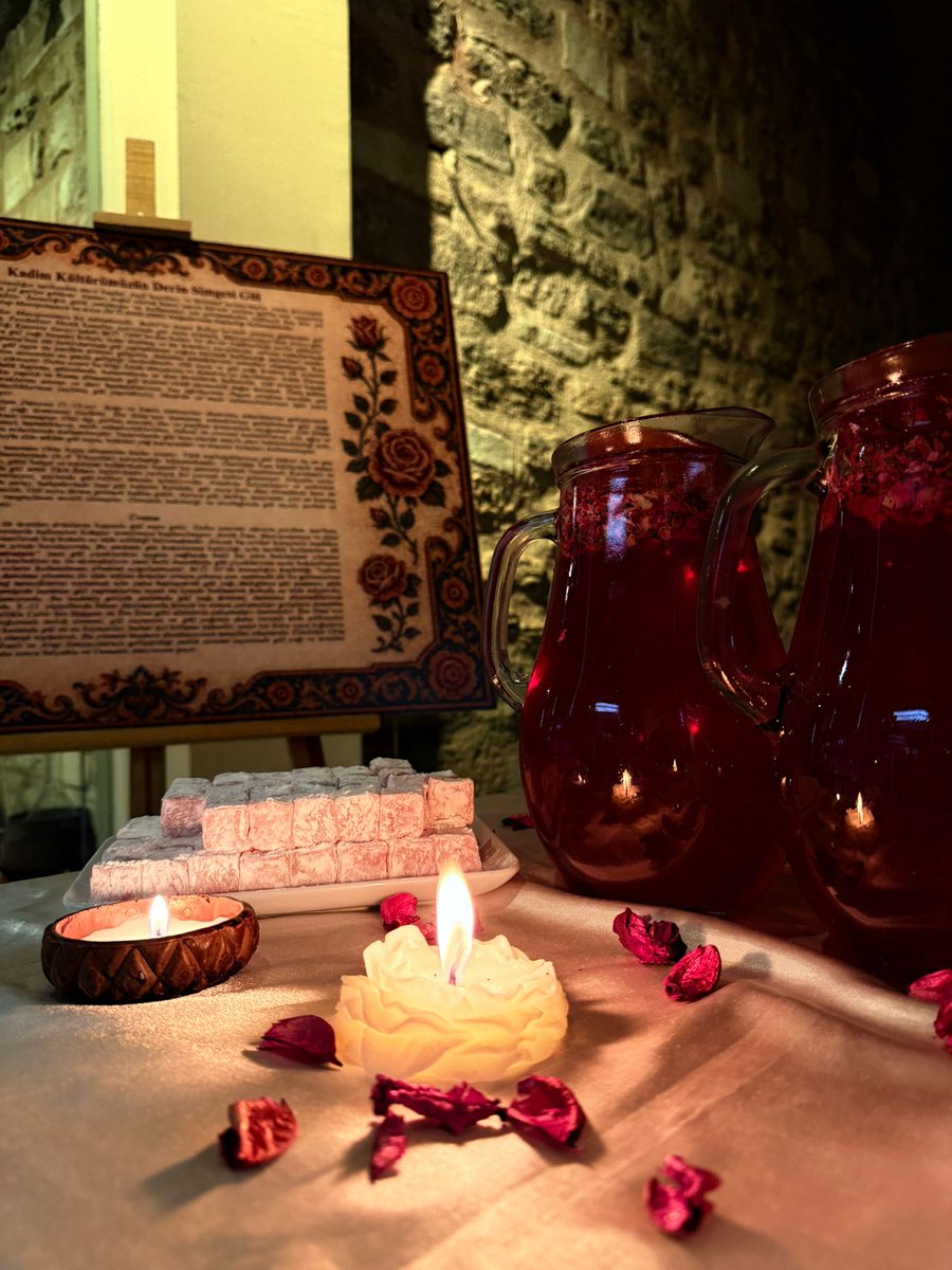 ist_arge's tweet photo. 🏛️ 18 Mayıs Dünya Müzeler Günü kapsamında, İslam Bilim ve Teknoloji Tarihi Müzesi Kimya Bölümü’nde ziyaretçilerimizle medeniyetimizin zarif miraslarından biri olan “gül”ün tarihî ve kültürel serüvenini buluşturduk.

Öğrencilerimize gülün kadim medeniyetimizdeki yeri, bilimsel ve kültürel kullanım alanları hakkında bilgi verilirken; program sonunda misafirlerimize gül şerbeti ve gül lokumu ikram edildi.🌹

@tcmeb
@Yusuf__Tekin
@istanbulilmem 
@MucahitYentur