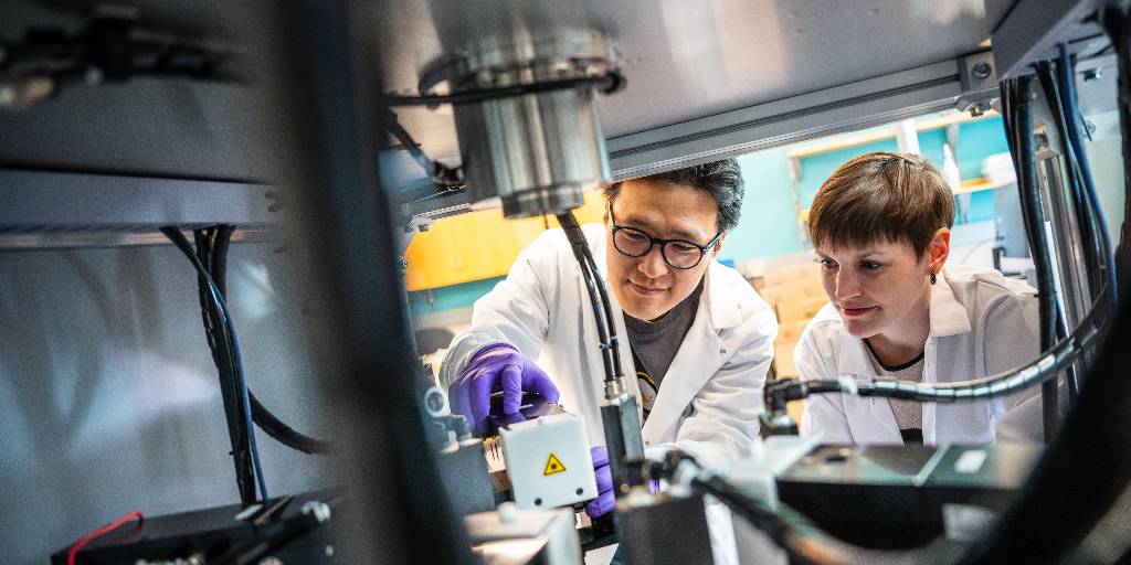 InnovationCA's tweet photo. Découvrez les nouvelles installations de la « cuisine de science #quantique » à @ubcscience. 👀

Apprenez comment les fours #FinancésFCI à @SBQMI_UBC accélèrent la création de puissants matériaux aux propriétés révolutionnaire🔥
https://t.co/NhPw71zTih https://t.co/sFEhQ1c1xG
