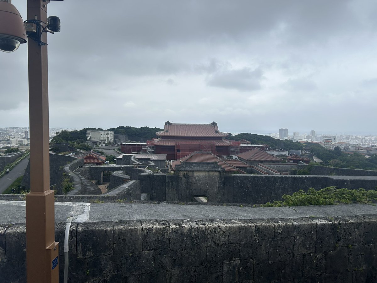 ___mtmtay___'s tweet photo. 最終日❣️今日はみんなで首里城へ🏯❣️
しょったんが沖縄から去ったと同時に雨〰️っ(๑•́︿•̀๑)🌧️
でもいっぱい笑ってまじ楽しかった❣️❣️
みんな㌿𝑴𝒐𝒏𝒆𝒚 𝒕𝒉𝒂𝒏𝒌 𝒚𝒐𝒖- ̗̀꒰ঌ💖໒꒱ ̖́- https://t.co/lozwcotJIm