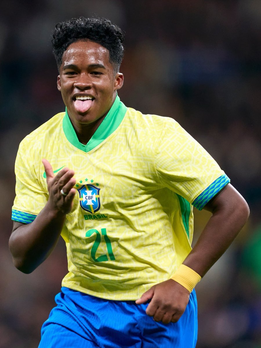Desportesfc's tweet photo. Endrick foi pouco chamado por Ancelotti, mas, nas poucas oportunidades que recebeu, fez boas exibições com a amarelinha. São 15 jogos, sendo apenas 2 como titular, 3 gols e 2 assistências.

Pelo Lyon, na temporada atual, o jovem tem 19 jogos, 8 gols e  7 assistências. https://t.co/z6dPhM3NCH