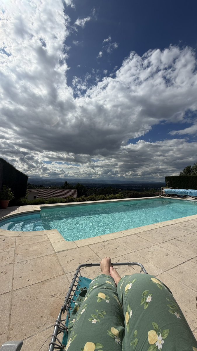Claradrôle 🥱 tweet media
