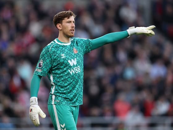 TransferNewsCen's tweet photo. Chelsea will target a new goalkeeper in the summer and are seriously considering a move for Sunderland's Robin Roefs. (Mirror) https://t.co/MGgviFQ4tg
