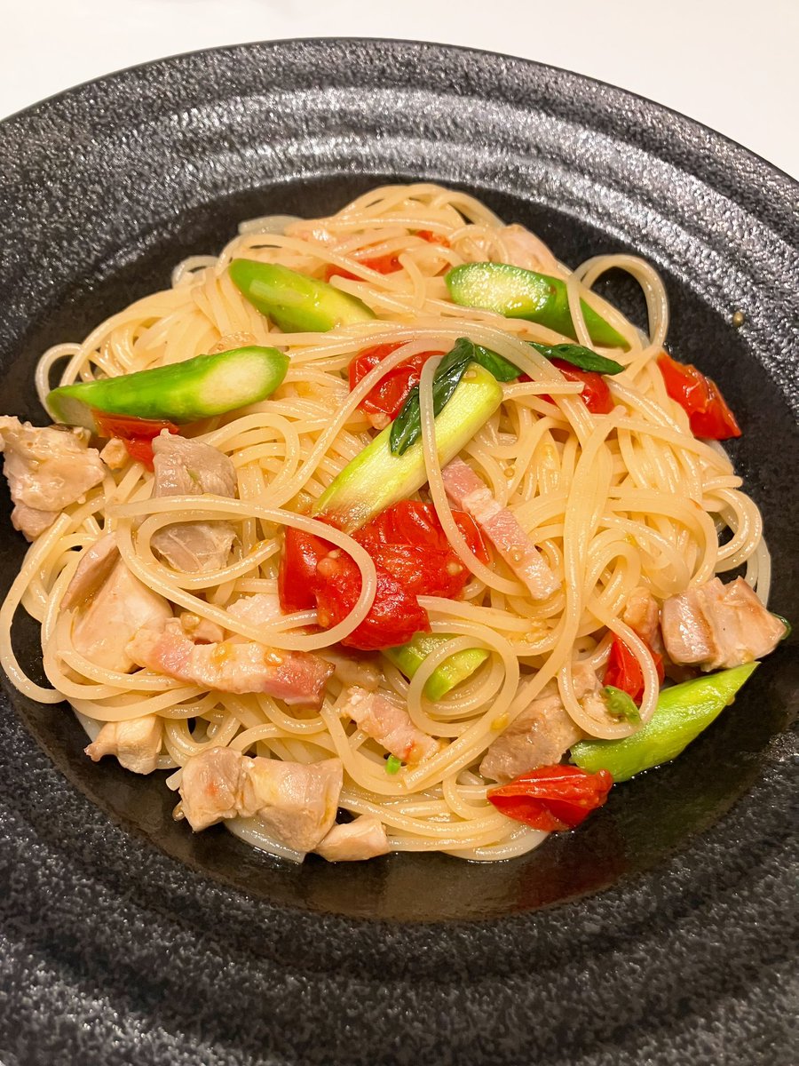 hanatamapiatto's tweet photo. 夜中ですが

🍳アスパラとベーコンのパスタ

#おうちごはん
#自炊 https://t.co/O7eW2fc9Up