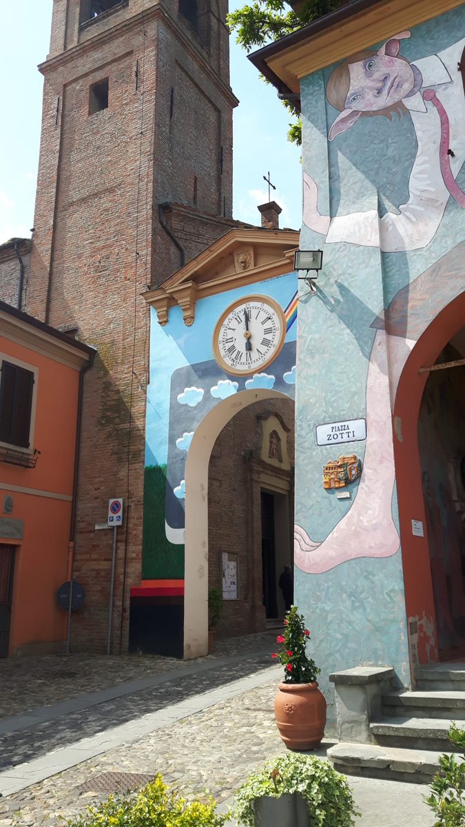MarcelaM11's tweet photo. @RikiRealEstate 🇮🇹 #Dozza is an amazing #StreetArt place, and really good wine #Sangiovese... #Bansky's everywhere 🎨 https://t.co/ENkH19Eb8e