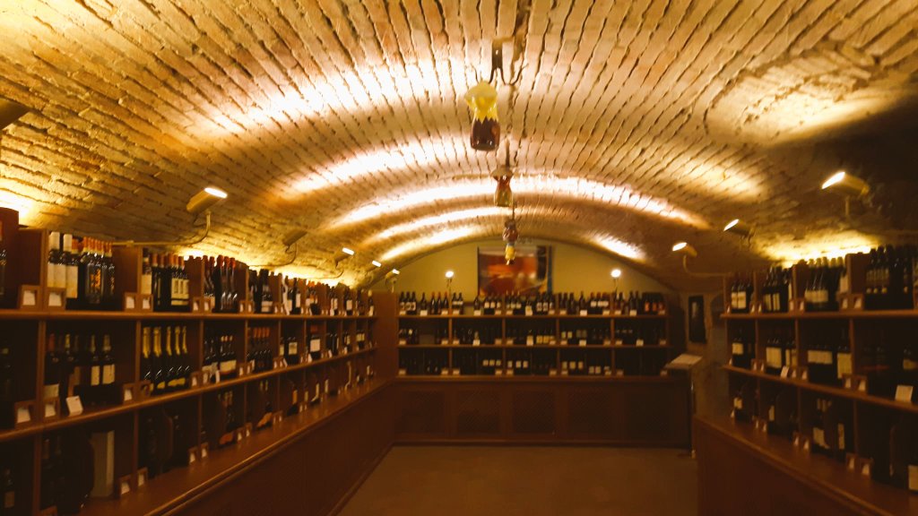 MarcelaM11's tweet photo. @RikiRealEstate 🇮🇹 #Dozza is an amazing #StreetArt place, and really good wine #Sangiovese... #Bansky's everywhere 🎨 https://t.co/ENkH19Eb8e