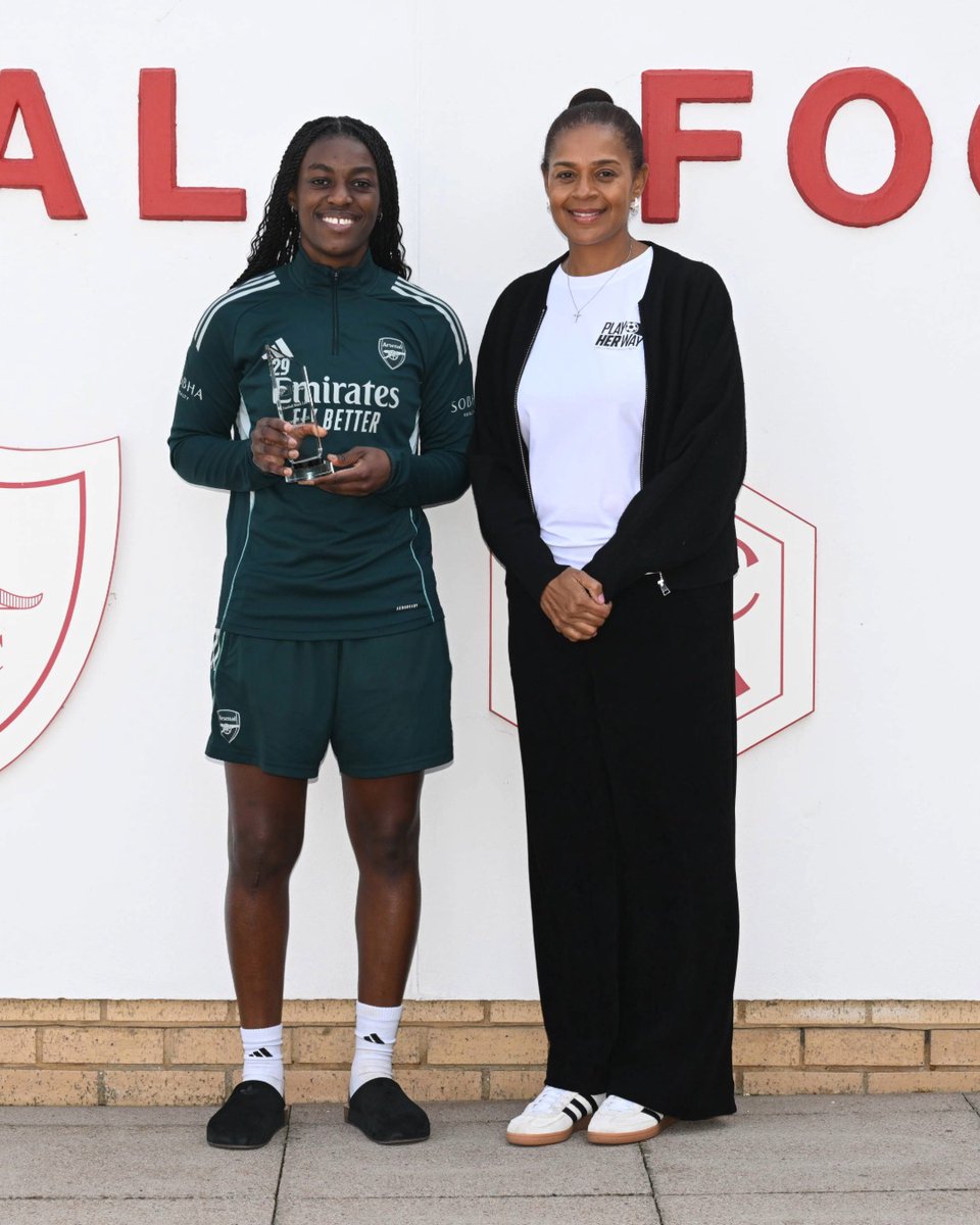 cyrilleregis's tweet photo. Pride in presenting excellence 🌟 

Julia Regis presented Michelle Agyemang with the @FootieBlackList Cyrille Regis Award for her incredible impact on and off the pitch. https://t.co/PwI4FqGIlF