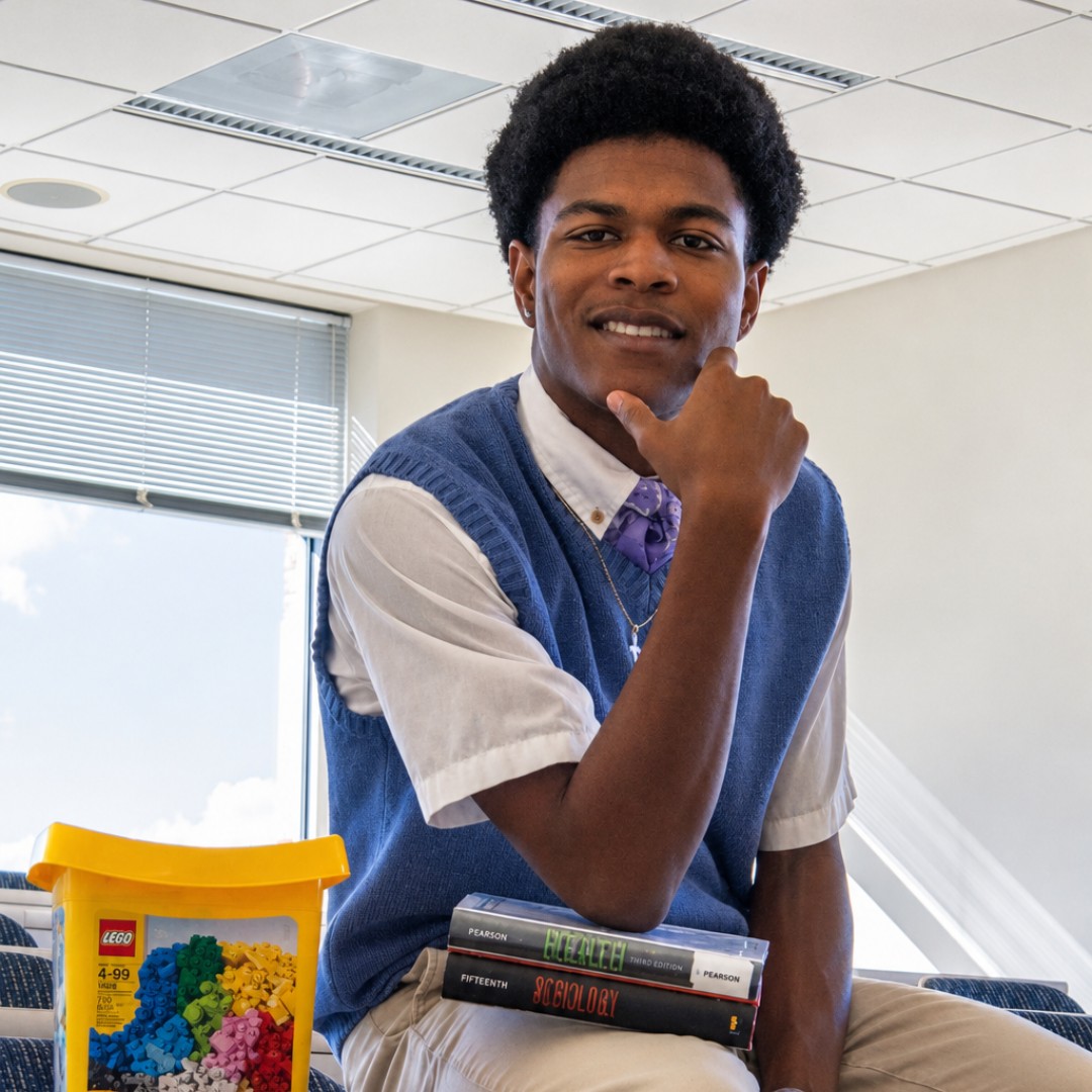 UNCGSchoolofEdu's tweet photo. Congrats to Malcolm Jones, our 2026 Student Teacher of the Year! An Elementary Education student, he completed his student teaching in a fourth-grade classroom and will represent UNCG in the NCACTE statewide competition.

https://t.co/uYzfsDtdhs

#UNCGWay https://t.co/0LIsCxvVQL