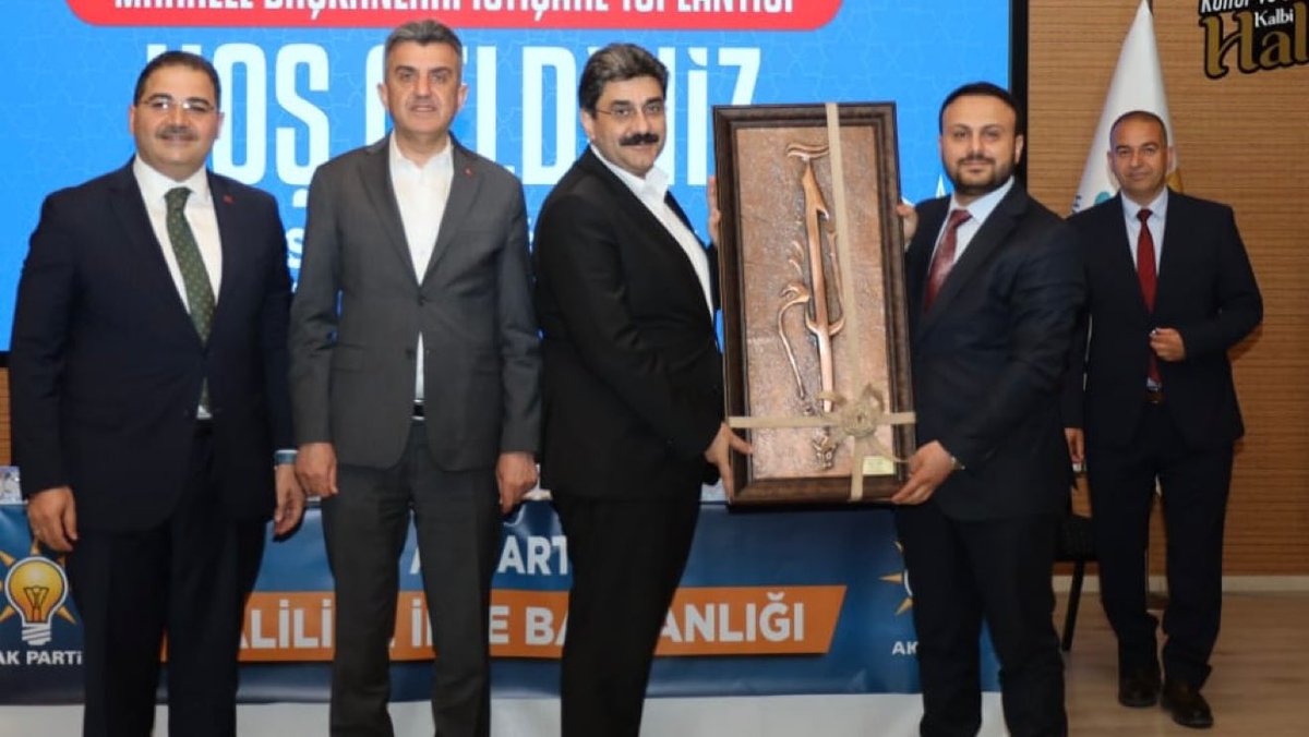 mbagmanci63's tweet photo. 📍 Mahalle Başkanları İstişare Toplantısı

AK Parti Genel Merkez Teşkilat Başkan Yardımcımız, Güneydoğu Anadolu Bölge Koordinatörümüz, Sivas Milletvekilimiz Sn. Hakan Aksu başkanlığında,

İl Başkanımız Mehmet İlhami Günbeği, Haliliye Belediye Başkanımız Mehmet Canpolat ve mahalle başkanlarımızın katılımıyla ‘Mahalle Başkanları İstişare Toplantısını gerçekleştirdik.

Her Birlikte El Ele Daha Güçlü Yarınlara…💪💪

#AKHaliliye #AKParti #MustafaBağmancı #Şanlıurfa #Ankara #Göbeklitepe #Haliliye #Karaköprü #Eyyübiye #Harran #Akçakale 

@RTErdogan @abuyukgumus @bybekirbozdag @acarfaruka @AKGMTeskilat @hakanaksu058 @farukaytek @ensartopcu @milhamigunbegi @mcanpolatnet @fatmaocak0663 @MDOGANSALAR_TR @AkHaliliiye @AkHaliliyeKadin @akgenchaliliyee