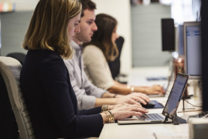 DriversCloud's tweet photo. Outils, management, confiance…Quels piliers pour une expérience collaborateur réussie ? https://t.co/49XjElWfCZ https://t.co/mR02gnG1WX