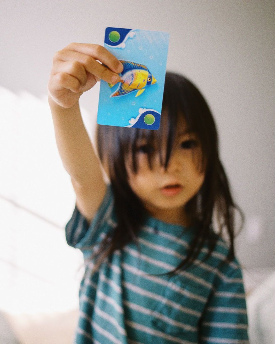 SimplyFun's tweet photo. This card game is like a trip to the aquarium 🐟 ! 

Help your preschooler learn colors &amp; shapes while they match and explore colorful fish, with Chums. 

Save 10% on 3+ portable games: https://t.co/dOZUifScQV https://t.co/YBeclsNNt0