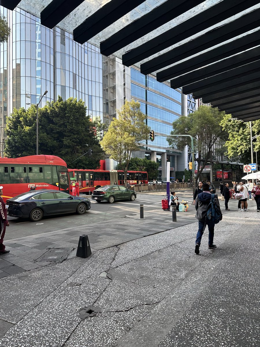 LauNik16_'s tweet photo. Iniciando semana…
Con su tráfico, ruidos y muchas personas la ciudad es bonita 🥰 vamos con todo! https://t.co/NLez35onFd