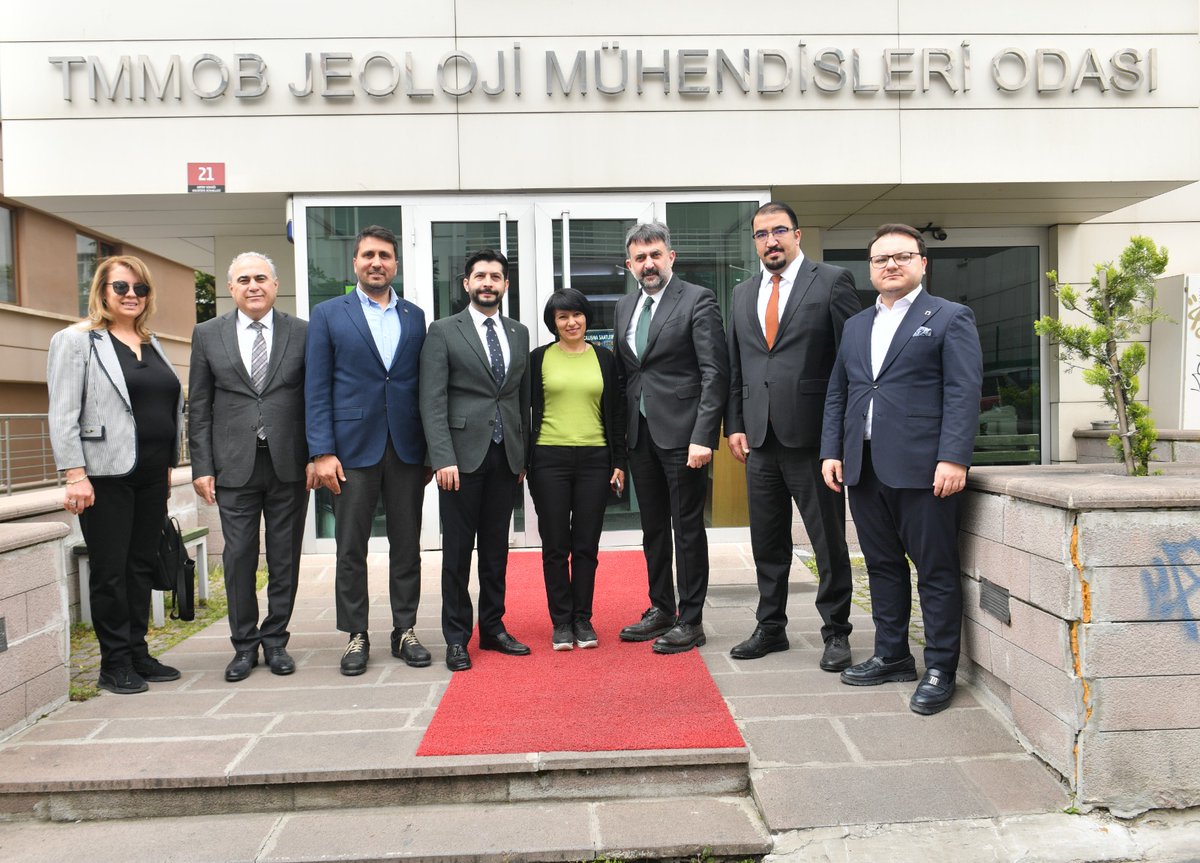 tmmobjmo's tweet photo. ANKARA KENT KONSEYİ HEYETİ ODAMIZI ZİYARET ETTİ

Ankara Kent Konseyi heyeti, Odamızı ziyaret ederek yeni seçilen Yönetim Kurulumuza başarı dileklerini iletti.

Ziyarete, Ankara Kent Konseyi Başkanı Halil İbrahim Yılmaz, Ankara Kent Konseyi Yürütme Kurulu üyeleri; Murat Akyüz (Kızılırmak Yerel Dernekler Federasyonu Genel Başkanı), Alper Bilan, (Vakıf 19 Çorumlular Vakfı Başkanı), Oğuzhan Bozdağ ( TMMOB Mimarlar Odası Ankara Şubesi II. Başkanı), Cevriye Kaya ( Çankaya Fidanlık Mahallesi Muhtarı) ve Daver Baytaz (Ankara Kent Konseyi Genel Skreter Yardımcısı) katıldı.

Odamız adına Yönetim Kurulu Başkanı Düzgün Esina, Yönetim Kurulu Üyesi Zeynel Abidin Gök ve Genel Sekreter Deniz Işık Gündüz de ziyarette hazır bulundu.

Gerçekleşen görüşmede meslek alanımıza ilişkin güncel gelişmeler, kentleşme politikaları, afet yönetimi, doğal kaynakların korunması ve kamusal yarar çerçevesinde yürütülebilecek ortak çalışmalar üzerine değerlendirmelerde bulunuldu.

Nazik ziyaretleri ve iyi dilekleri için Ankara Kent Konseyi heyetine teşekkür ederiz.

https://t.co/Z5ZAKVpQ8b