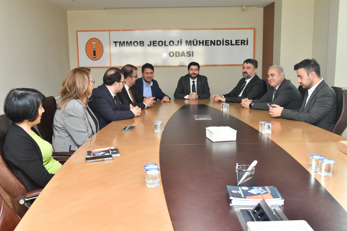 tmmobjmo's tweet photo. ANKARA KENT KONSEYİ HEYETİ ODAMIZI ZİYARET ETTİ

Ankara Kent Konseyi heyeti, Odamızı ziyaret ederek yeni seçilen Yönetim Kurulumuza başarı dileklerini iletti.

Ziyarete, Ankara Kent Konseyi Başkanı Halil İbrahim Yılmaz, Ankara Kent Konseyi Yürütme Kurulu üyeleri; Murat Akyüz (Kızılırmak Yerel Dernekler Federasyonu Genel Başkanı), Alper Bilan, (Vakıf 19 Çorumlular Vakfı Başkanı), Oğuzhan Bozdağ ( TMMOB Mimarlar Odası Ankara Şubesi II. Başkanı), Cevriye Kaya ( Çankaya Fidanlık Mahallesi Muhtarı) ve Daver Baytaz (Ankara Kent Konseyi Genel Skreter Yardımcısı) katıldı.

Odamız adına Yönetim Kurulu Başkanı Düzgün Esina, Yönetim Kurulu Üyesi Zeynel Abidin Gök ve Genel Sekreter Deniz Işık Gündüz de ziyarette hazır bulundu.

Gerçekleşen görüşmede meslek alanımıza ilişkin güncel gelişmeler, kentleşme politikaları, afet yönetimi, doğal kaynakların korunması ve kamusal yarar çerçevesinde yürütülebilecek ortak çalışmalar üzerine değerlendirmelerde bulunuldu.

Nazik ziyaretleri ve iyi dilekleri için Ankara Kent Konseyi heyetine teşekkür ederiz.

https://t.co/Z5ZAKVpQ8b