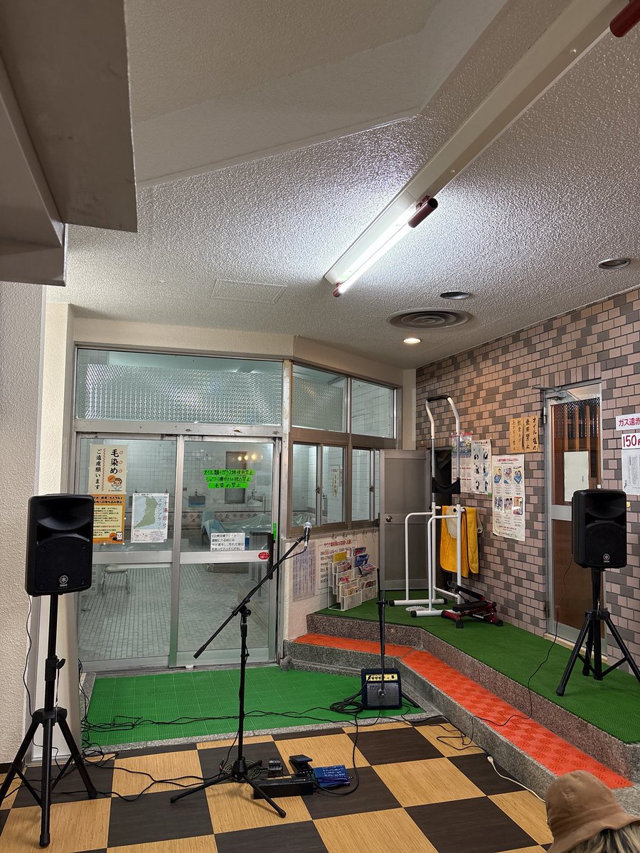 CrocoSilverman's tweet photo. 今日はこちらでした
園子さんには、ぎゅっと気持ちを掴まれてしまい
とわさんには、ふわっと気持ちを解き放されました
お二人とも素敵でした
いい夜だ〜 https://t.co/LeYZyT6G0j