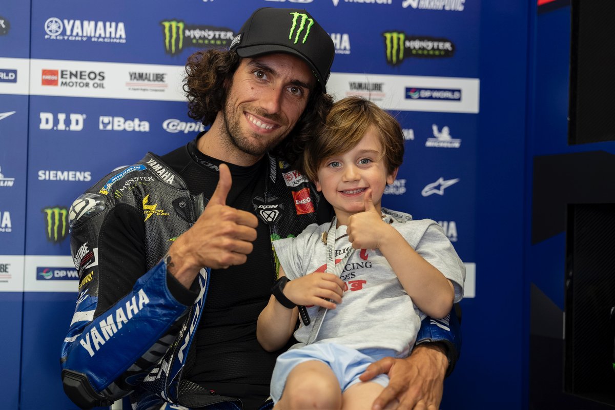 Rins42's tweet photo. GP week &amp; test done ✔️ A presto Mugello 🍕🍝🇮🇹 https://t.co/FhdeKwoMr9