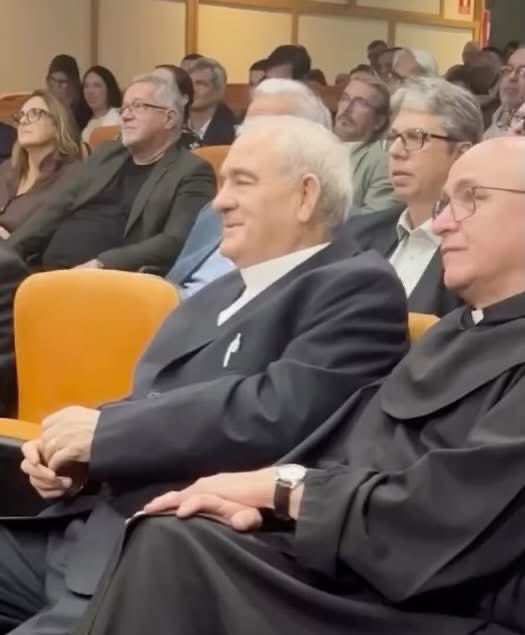 educar_net's tweet photo. 🏅El Colegio Santo Agostinho-Leblon recibió la Medalla al Mérito Pedro Ernesto, máxima distinción de la Cámara Municipal de Río de Janeiro, en el año de su 80 aniversario.

👏Su director, fray Jesús Izaguirre, fue nombrado Ciudadano Honorario. https://t.co/YWrKSLeLnH