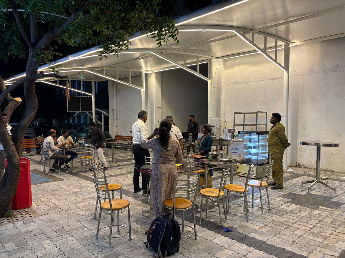 kgbias's tweet photo. Adisil — the people from Puzhal Rehabilitation Camp run restaurant at Ripon Building is one initiative I will always be proud of. 15 Sri Lankan Tamils from Puzhal Rehabilitation camp bringing their cuisine and resilience through Ripon Building @chennaicorp @CMOTamilnadu https://t.co/ViwoTrUEX0