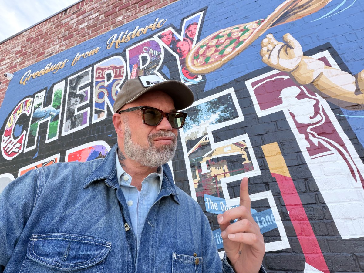 DannyBoy1968's tweet photo. Loving the new mural at Andolini's Pizzeria Cherry Street! Thanks for including The Outsiders House Museum. Stay Gold, Tulsa! @andopizza @OutsidersHouse https://t.co/3p3Z8KpgzY