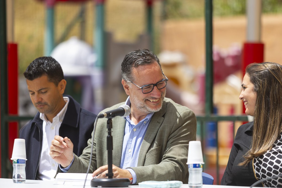 EducacionGobC's tweet photo. 🔵 Poli Suárez conoce el proyecto educativo del CEIP Ciudad del Campo, en Las Palmas de Gran Canaria.

El consejero de Educación visitó uno de los centros referentes de la parte alta de la capital y puso en valor sus proyectos de inclusión y participación educativa. https://t.co/TAZIGhfYo6