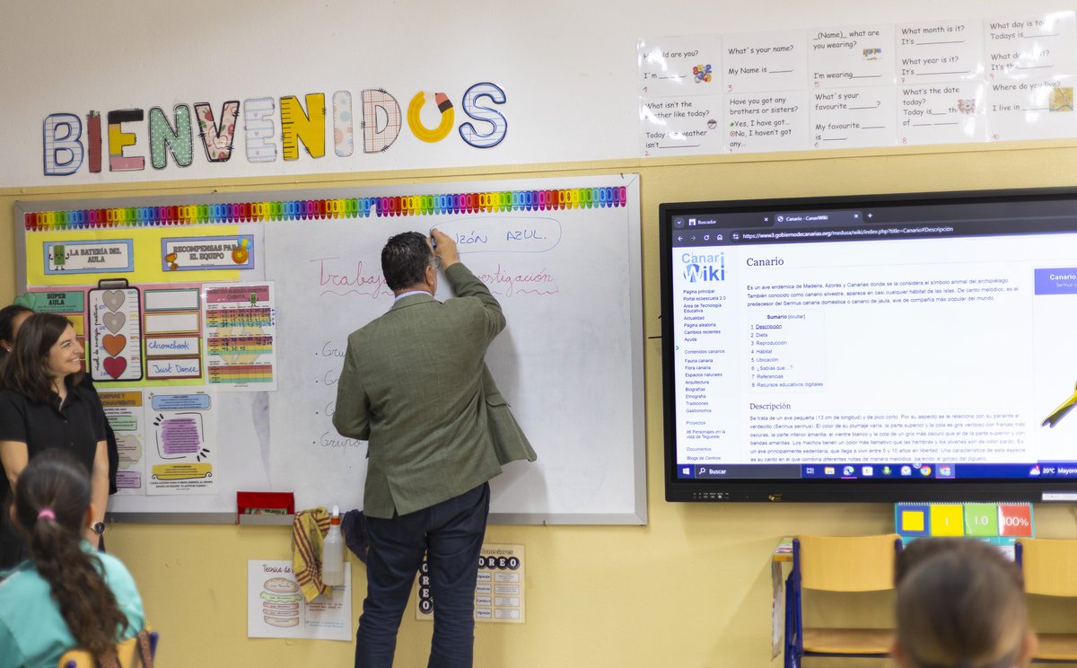 EducacionGobC's tweet photo. 🔵 Poli Suárez conoce el proyecto educativo del CEIP Ciudad del Campo, en Las Palmas de Gran Canaria.

El consejero de Educación visitó uno de los centros referentes de la parte alta de la capital y puso en valor sus proyectos de inclusión y participación educativa. https://t.co/TAZIGhfYo6