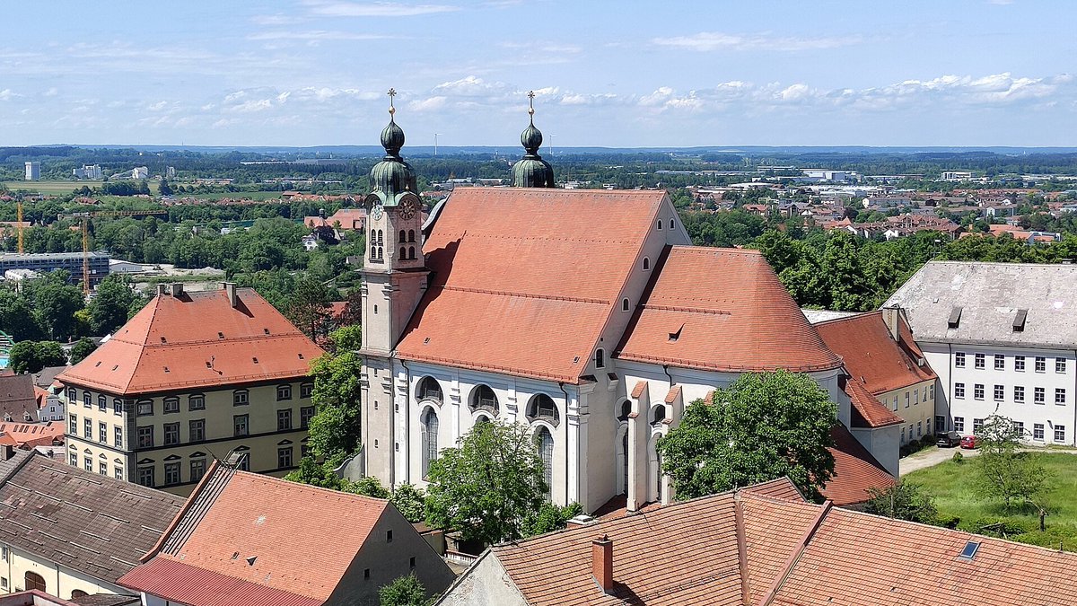 GerCathAes's tweet photo. The Heilig-Kreuz Church in Landsberg am Lech is a Rococo Church built in 1754.
Since the Dissolution of the Jesuits in 1773 it is in use by the Order of Malta.
St. Petrus Canisius was present at the Opening of the nearby Jesuit School in 1578. https://t.co/TaCmljepOR