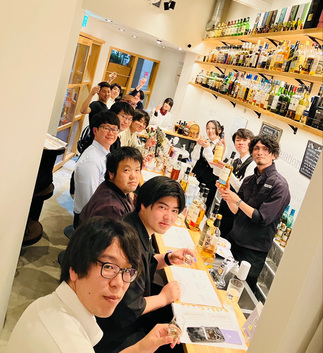 yahisayusuke's tweet photo. お酒の美術館、神戸六甲道店さまと元町店さまにて、長濱蒸溜所セミナーを同日二拠点同時開催しました！

各部とも満員御礼ありがとうございました😊

神戸からも長浜はアクセスしやすいので次回は蒸溜所にてお待ちしております🚃

#お酒の美術館
#神戸 https://t.co/FAuJmNskNi
