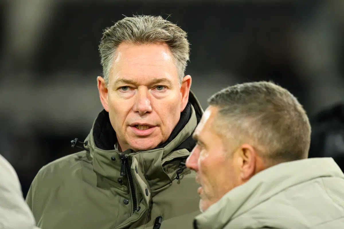 oranjefussball's tweet photo. Knall bei #HeraclesAlmelo: Aus für Rob #Toussaint! Nach 18 Jahren im Verein wird der Generaldirektor sofort entlassen. Der Aufsichtsrat zieht trotz Rekordumsätzen die Reißleine. Grund: Der Abstieg und fehlende sportliche Strukturen. Nun soll die professionelle Wende folgen. https://t.co/8hbaxOE3ax