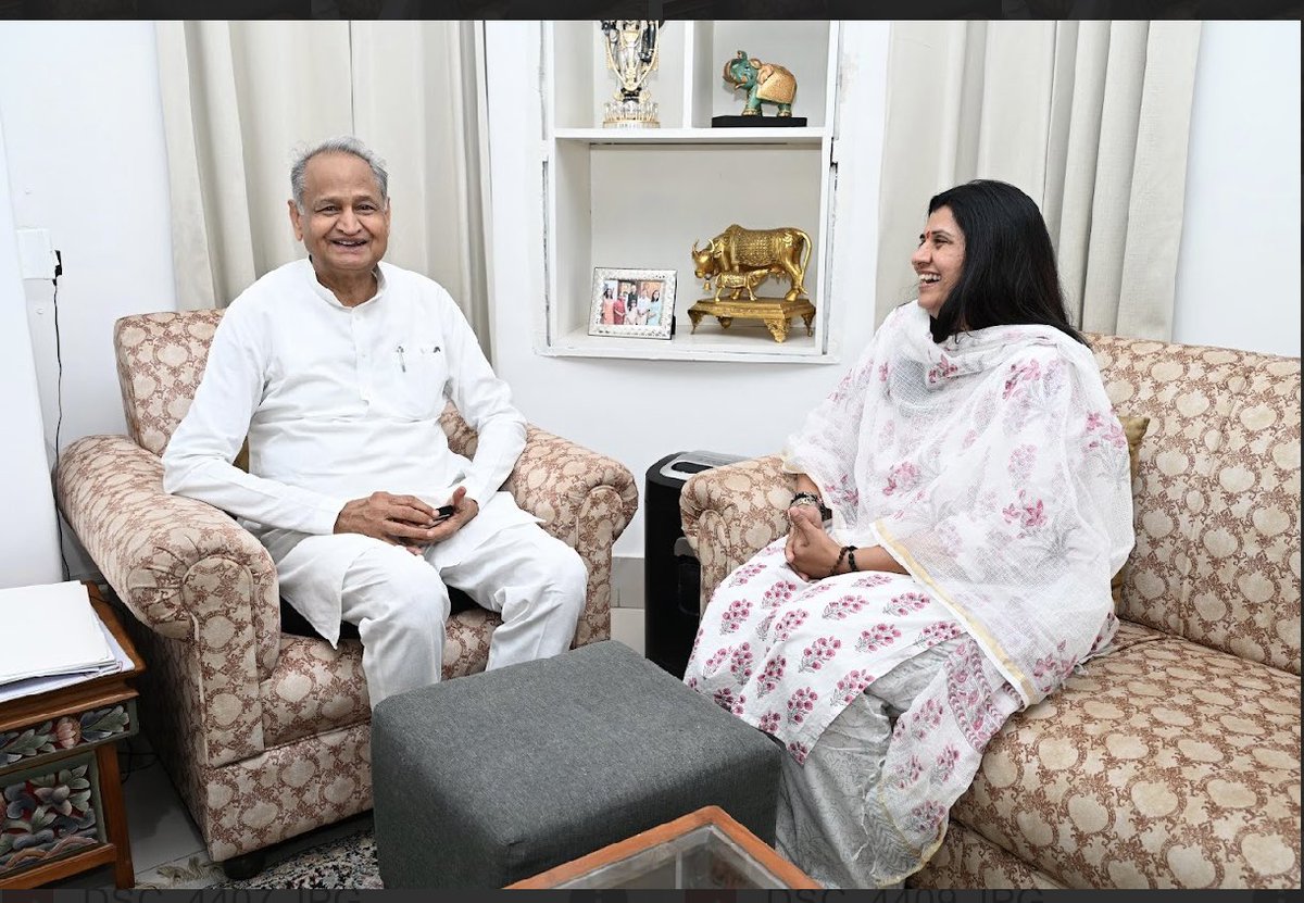 SangeetaBeniwa3's tweet photo. 📍 49 ,सिविल लाइन्स ,जयपुर!

आज जयपुर प्रवास के दौरान राजस्थान सरकार के पूर्व मुख्यमंत्री आदरणीय Ashok Gehlot जी से आत्मीय मुलाकात हुई ! एवं विभिन्न विषयों पर विस्तृत चर्चा हुई ! 

#jaipur

@ashokgehlot51 https://t.co/oQToHaZAKX